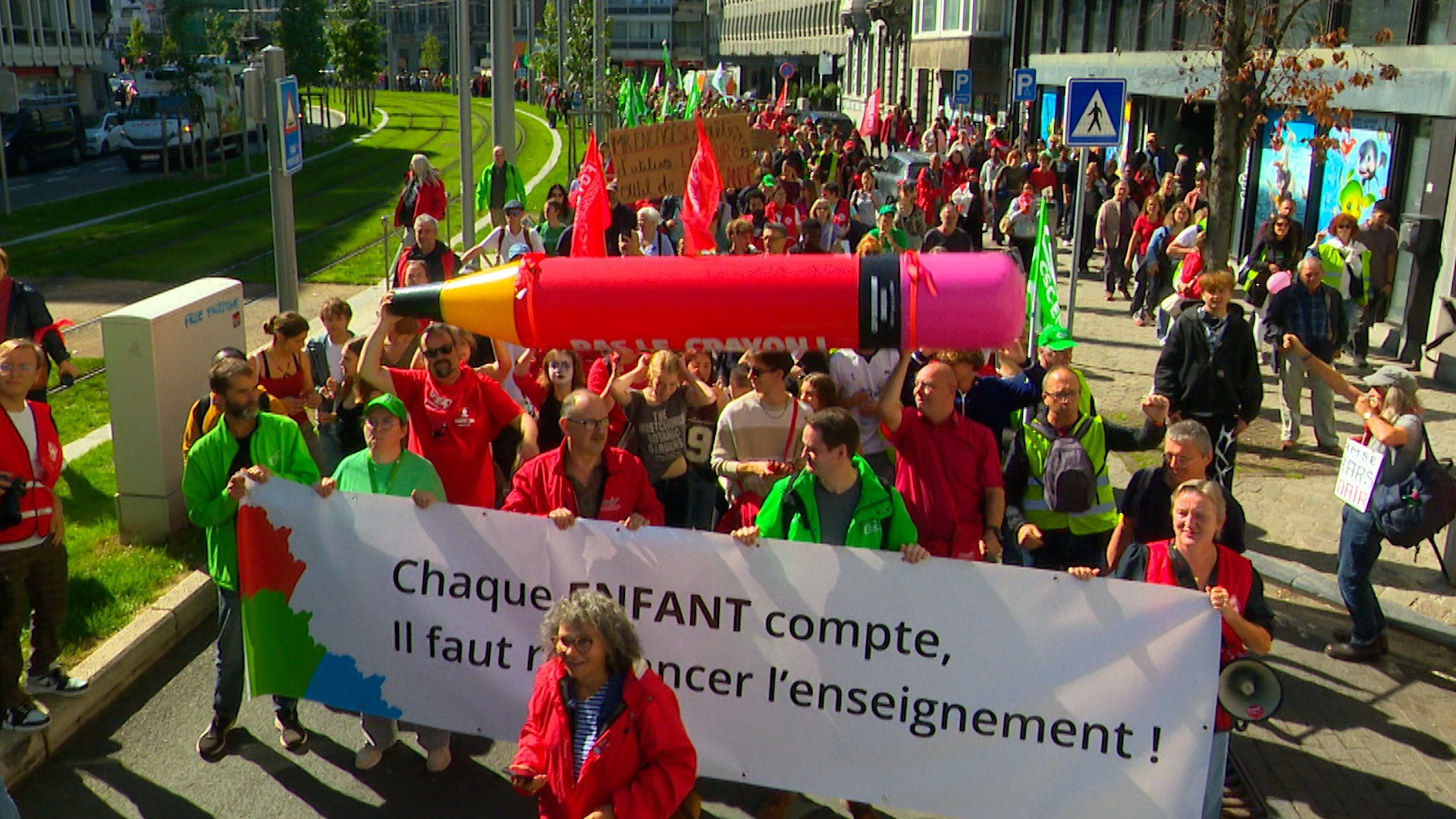 Des milliers d'enseignants dans les rues de Liège