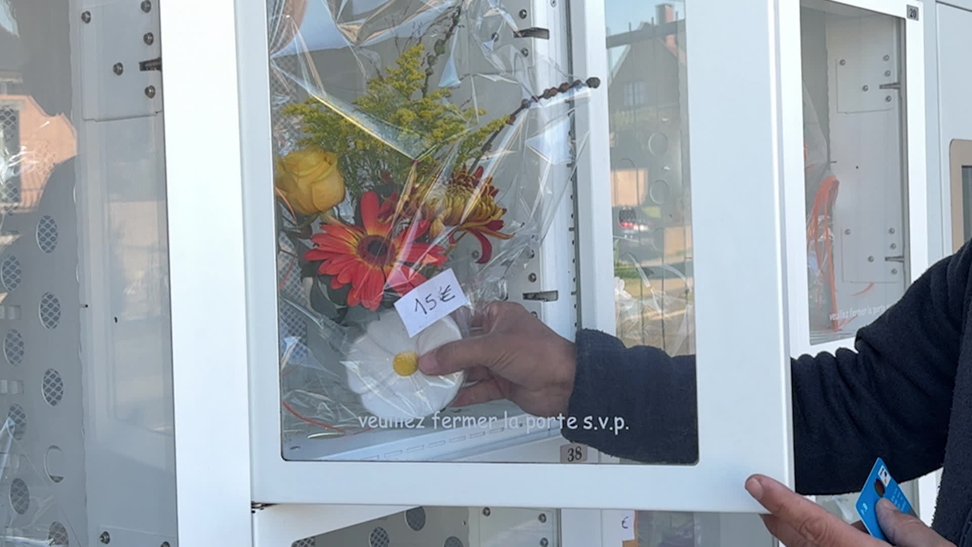 Crisnée : un distributeur de fleurs accessible 24h/24, un concept qui gagne du terrain en Wallonie