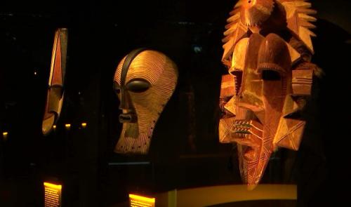 Exposition de masques à la Cité Miroir