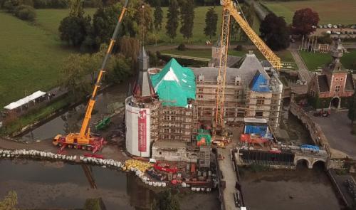 Les tours du château de Jehay à nouveau coiffées