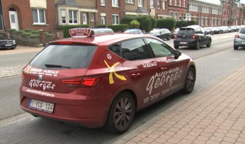 Auto-écoles : 2 à 3 mois de délai pour un cours pratique !