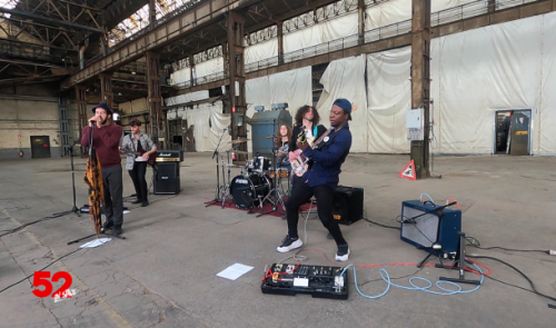 52 on stage: Out Of The Zoo