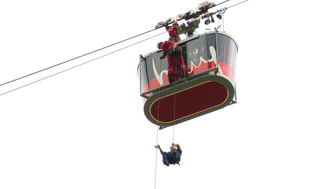 Evacuation à plus de 60 m de haut : l'exercice anti-vertige