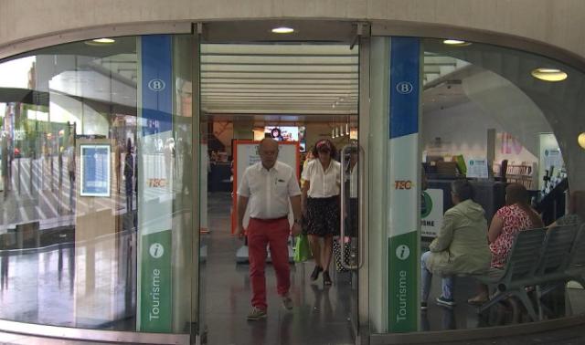Gare des Guillemins : guichet commun SNCB - TEC - Tourisme Liège