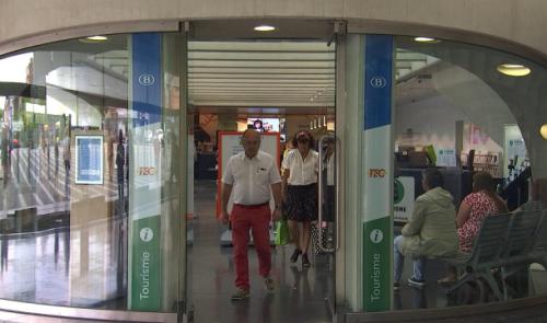 Gare des Guillemins : guichet commun SNCB - TEC - Tourisme Liège