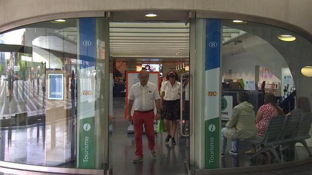 Gare des Guillemins : guichet commun SNCB - TEC - Tourisme Liège