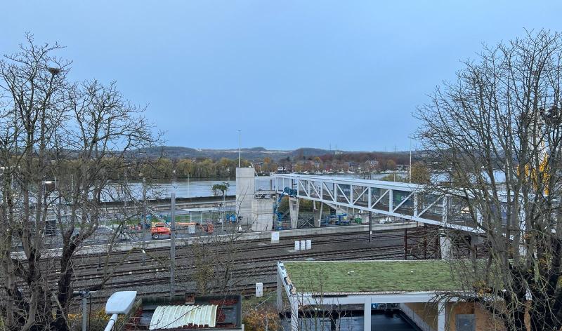 Visé : la passerelle de la nouvelle gare a été installée