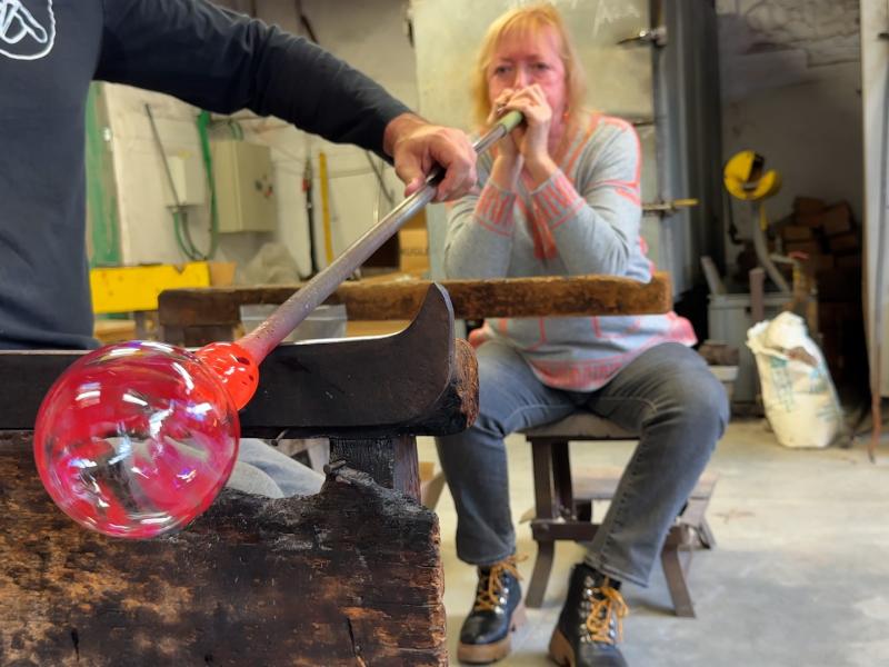 Un artisan de Crisnée propose de souffler sa propre boule de Noël