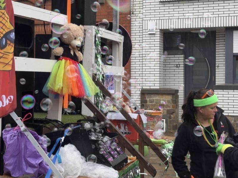 Des bulles remplacent les confettis au carnaval de Crisnée