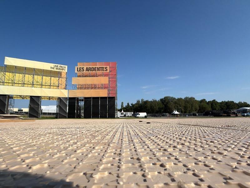 Nouvelles tôles pour le sol des Ardentes