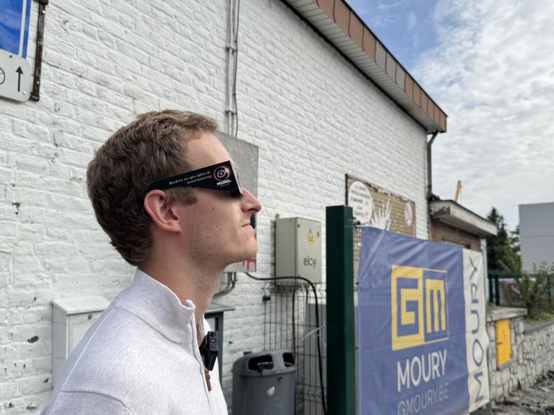 Ruée sur les lunettes d'éclipse à Huy et Wanze