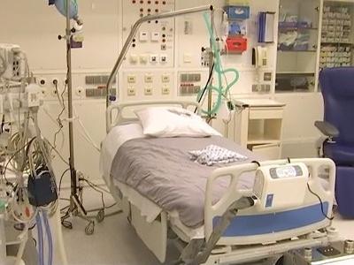 "Il reste 106 places en soins intensifs", prévient l'Absym 