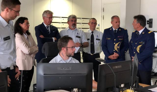 Le ministre De Crem reçu à la police de Liège 