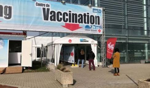 Bierset : le centre de vaccination et de testing endommagé par le vent