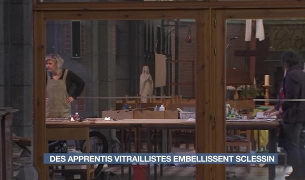 Des apprentis vitraillistes embellissent Sclessin 