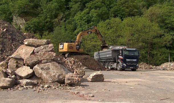 Inondations : les terres polluées sont évacuées
