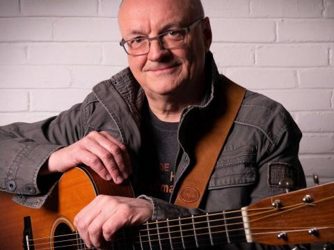 Le guitariste Jacques Stotzem nous présente son nouvel album "Handmade"