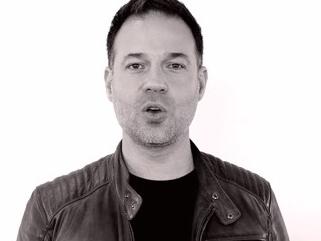 Mario et d'autres personnalités italo-belges chantent "Mon pays" 