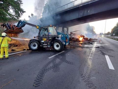 Un camion en feu paralyse l'autoroute E40 à Herstal - la circulation rouverte