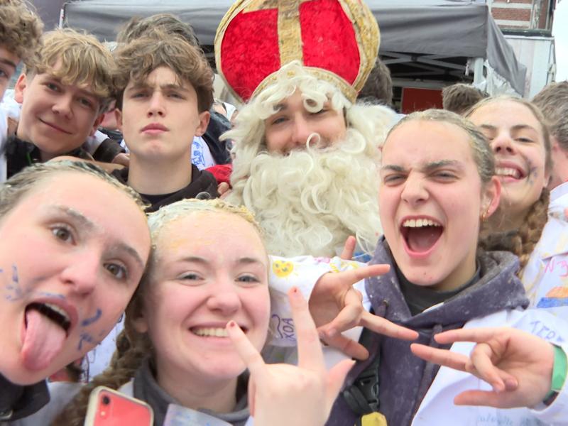 Huy : Saint-Nicolas est venu faire la fête avec les étudiants de rhéto !