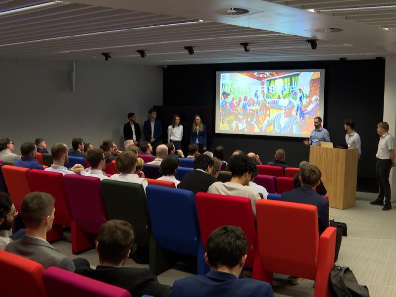 HELMo : des étudiants en informatique ont présenté des projets innovants à de grands patrons