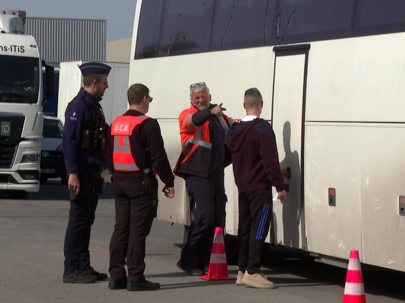 Contrôle surprise de poids lourds par la Police !