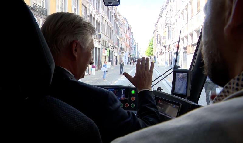 Le Roi aux commandes du tram de Liège !