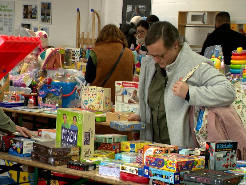 Des jouets d’occasion pour une hotte durable avec l'ONG Autre Terre