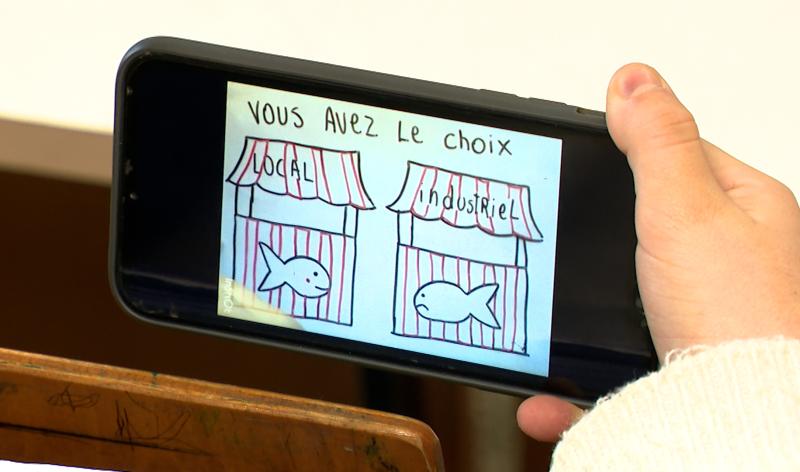 Des élèves de l'Athénée Léonie de Waha sensibilisent à la surpêche