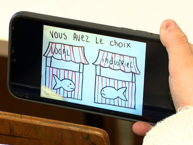 Des élèves de l'Athénée Léonie de Waha sensibilisent à la surpêche