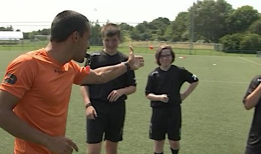 À Saint-Nicolas, la crème de l'arbitrage régional transmet sa passion aux référées en herbe