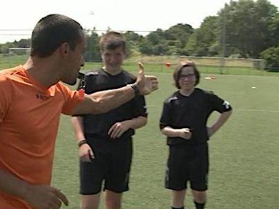 À Saint-Nicolas, la crème de l'arbitrage régional transmet sa passion aux référées en herbe