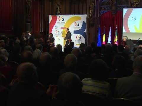 Fédération Wallonie-Bruxelles : "Tenir la barre"