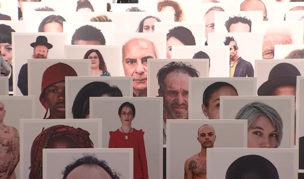 Exposition : les clichés liégeois de Razza Umana de Oliviero Toscani