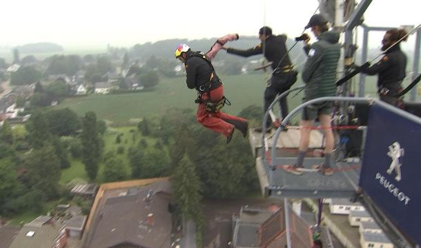 Saut à l'élastique : Lambert Wéry bat le record du monde 