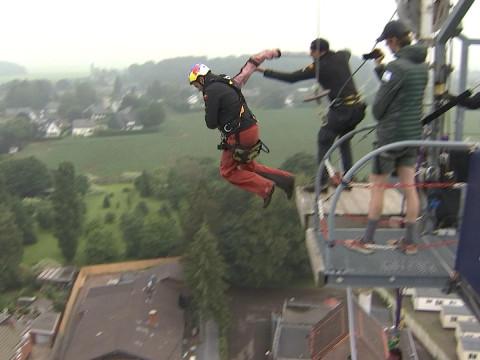 Saut à l'élastique : Lambert Wéry bat le record du monde 
