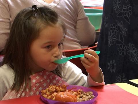 Projet-pilote: repas chauds et gratuits pour les petits