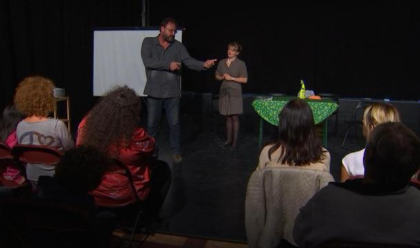 "A Table" théâtre forum
