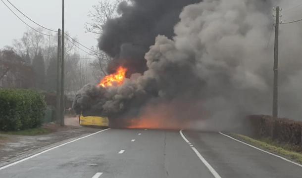 Bus en feu à Embourg !