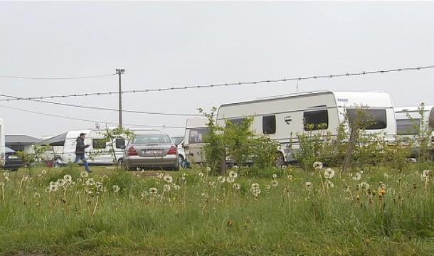 Flémalle : des gens du voyage s'installent sur le terrain de foot
