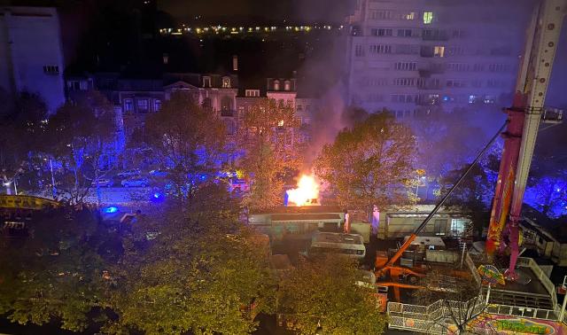 Une caravane en feu à proximité du champ de foire !