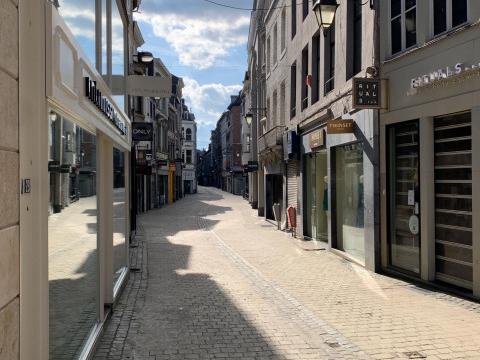 Premier jour de confinement, Liège prend des airs de ville fantôme (Photos)
