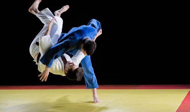 Fin des compétitions de sports de contact indoor pour les plus de 12 ans