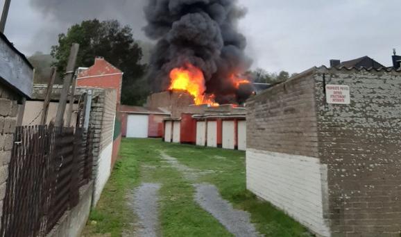 Incendie dans un garage à Sclessin: une citerne à carburant à l'origine du feu
