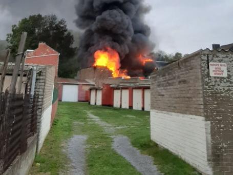 Incendie dans un garage à Sclessin: une citerne à carburant à l'origine du feu