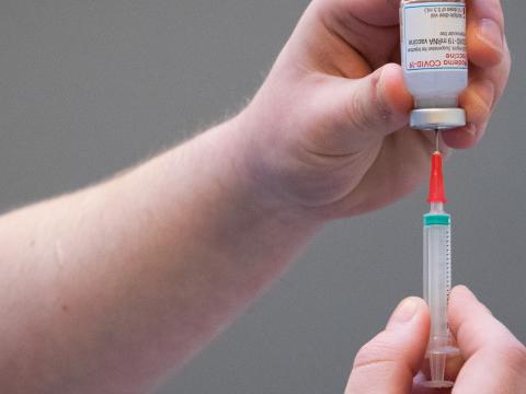 Des vaccins jetés à la poubelle : l'AViQ demande d'éliminer les doses surnuméraires