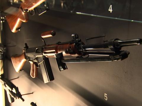 Des armes de guerre au Palais Curtius