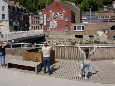 Chaîne humaine de 5.000 personnes en hommage aux sinistrés entre Verviers et Chênée