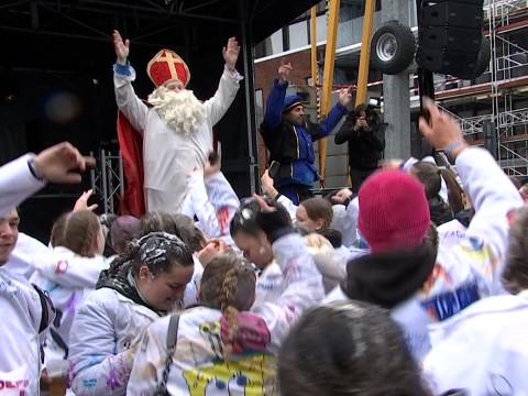 Saint-Nicolas est venu faire la fête avec les étudiants de Huy