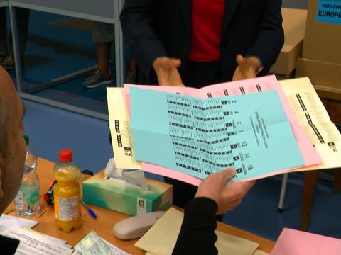 Les bureaux de vote ont fermé leurs portes, sauf problème